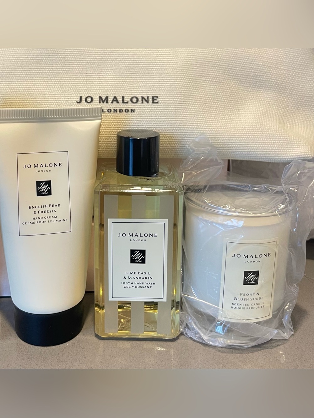 Jo Malone Gift Set 🎁Candle 60g ➕Hand Cream 50ml ➕ Body Wash 100ml ➕Makeup bag